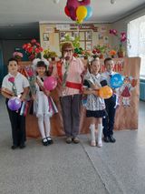 выпускники начальной школы 2022г. Классный руководитель Колосова Ольга Ивановна 
